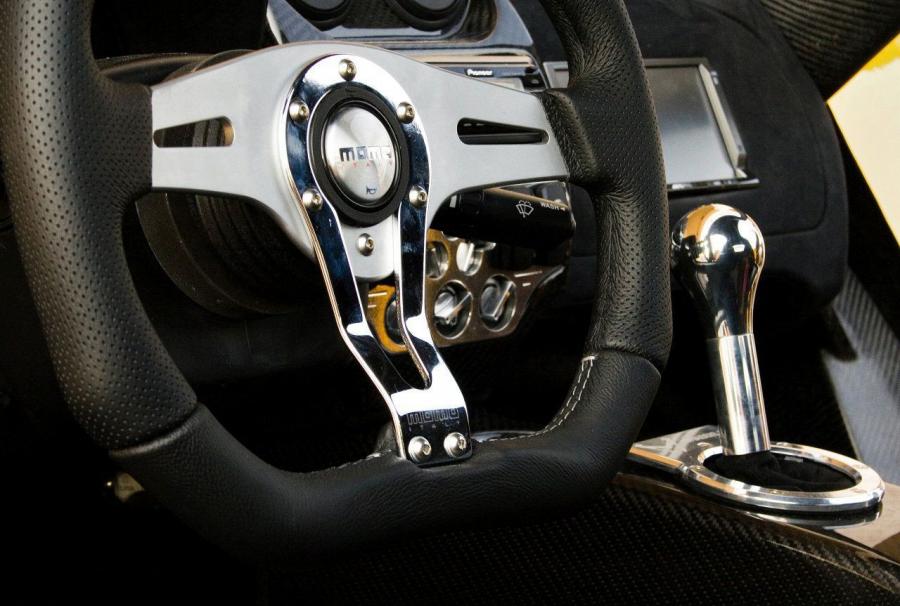 Детали интерьера Mosler MT900 GTR XX 2008 года  (фото 3 из 9)